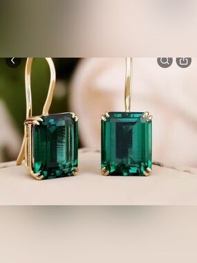 Gold-Setting Emerald Green Emerald-Cut Drop Earrings